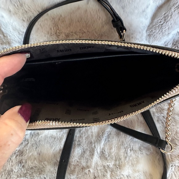Adorable DKNY Purse. - Picture 3 of 3